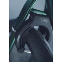 Kép 2/3 - ABUS patkó lakat Granit XPlus 6950M (NR) - kulcsot nem tartja meg, XPlus zárszerkezettel + 6KS/130 lánc + ST 5950 nyeregtáska